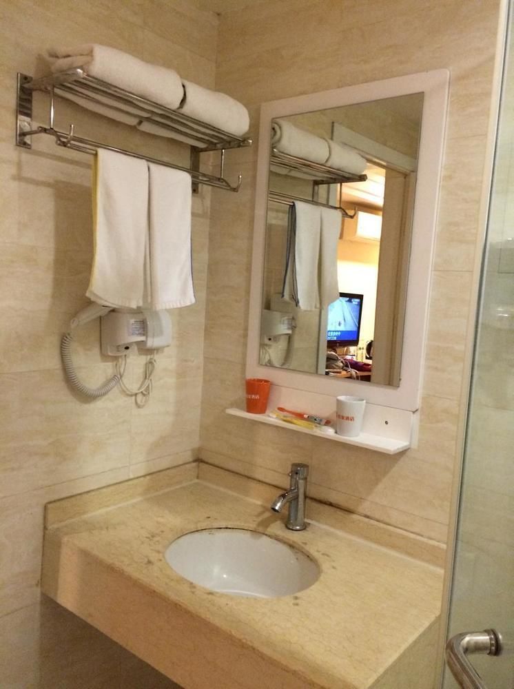 Home Inn Chengdu Kuanzhai Alley New City Square Екстериор снимка