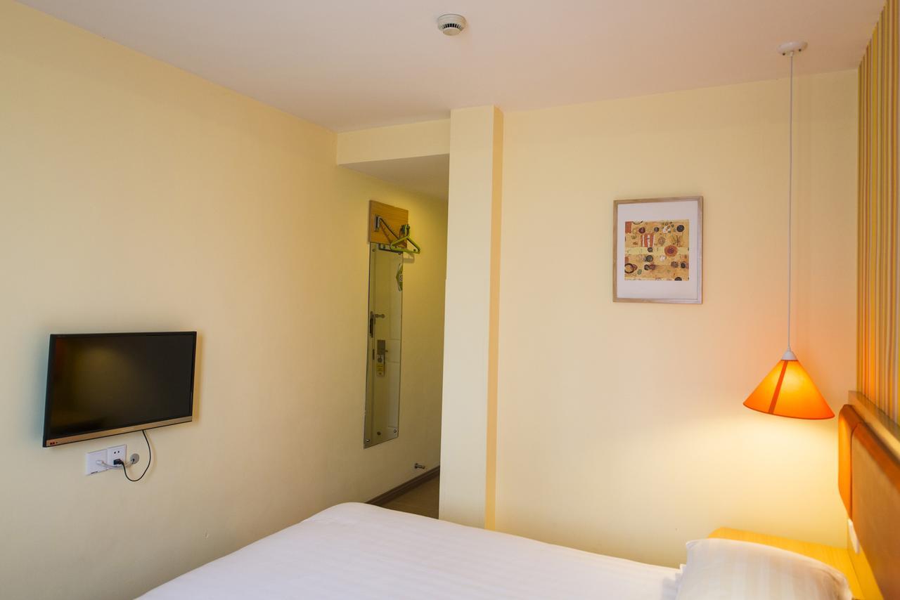 Home Inn Chengdu Kuanzhai Alley New City Square Екстериор снимка