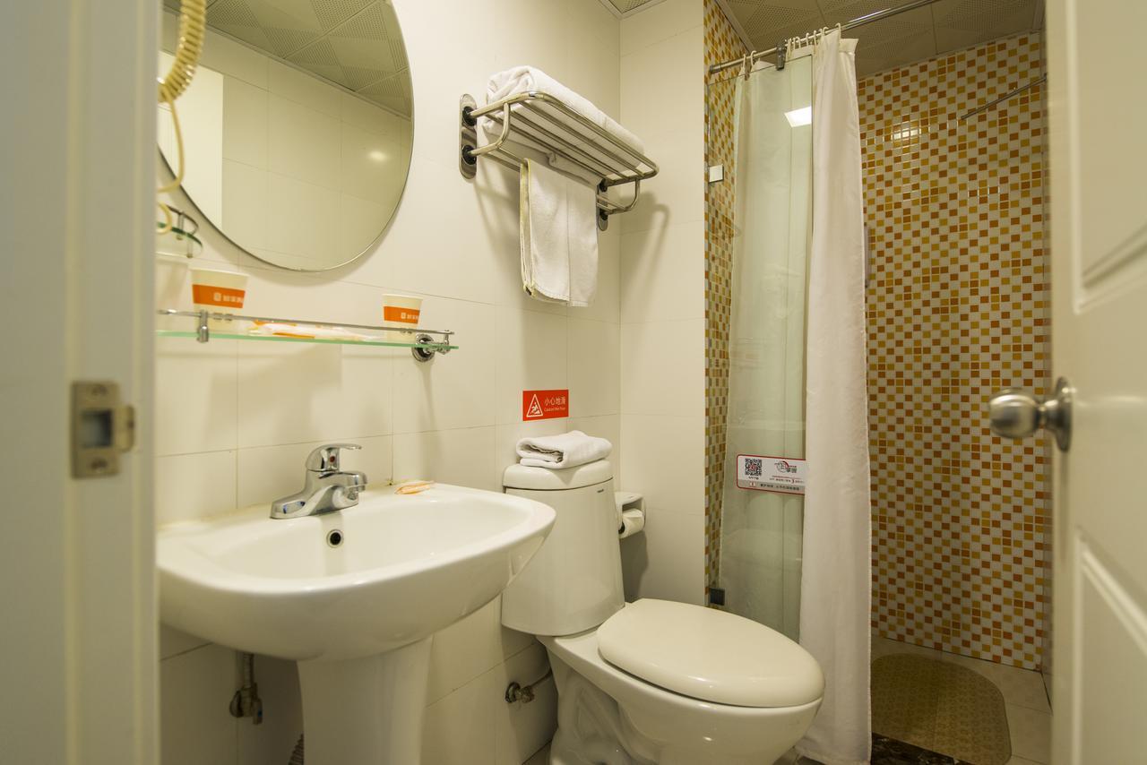 Home Inn Chengdu Kuanzhai Alley New City Square Екстериор снимка
